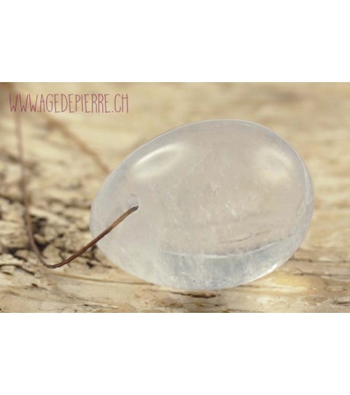 Oeuf de yoni en cristal de roche