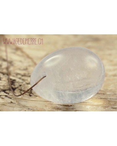 Oeuf de yoni en cristal de roche
