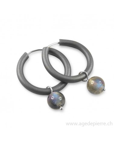 Boucles d'oreilles arc-en-ciel en caoutchouc gris et labradorite