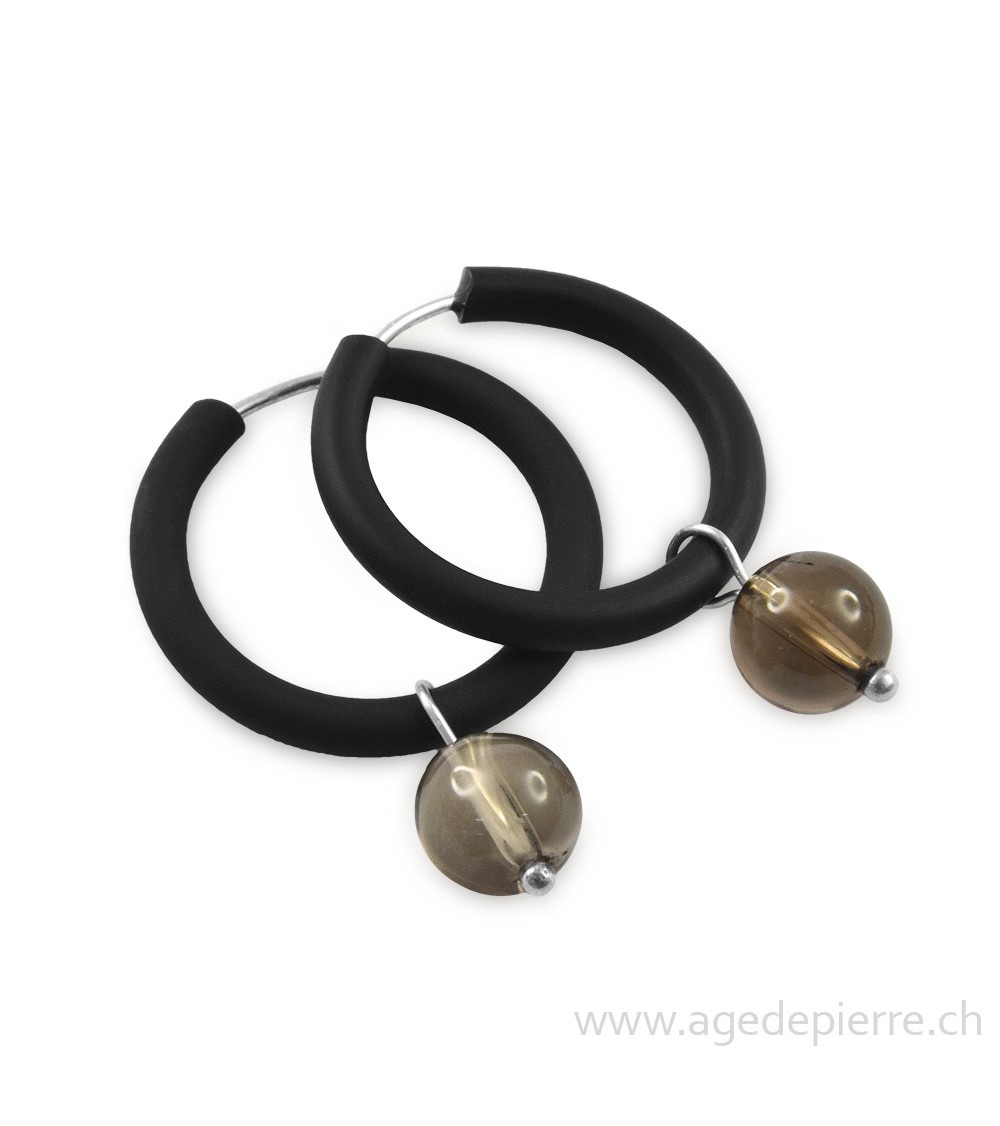 Boucles d'oreilles arc-en-ciel en caoutchouc noir et quartz fumé