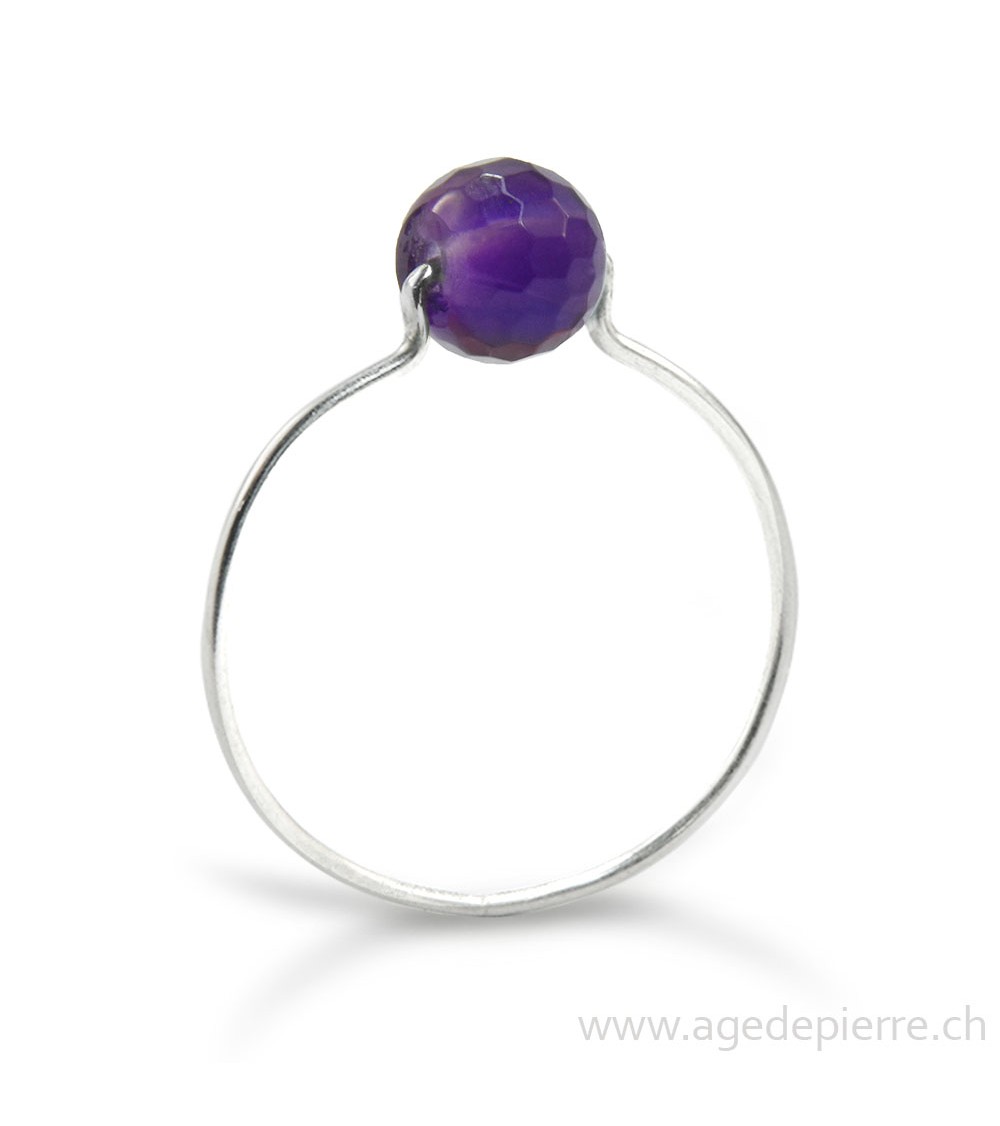 Bague améthyste facettée avec anneau fin en argent