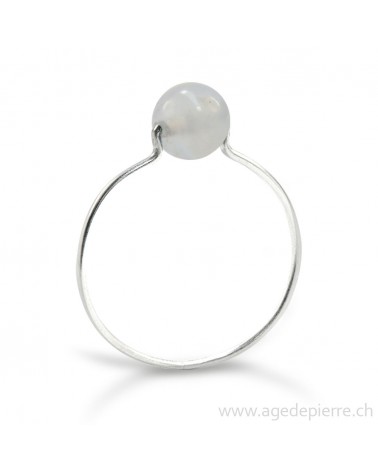 Bague avec perle de calcédoine et anneau fin en argent