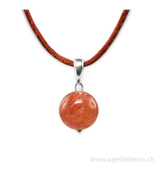 Pendentif sphère en pierre de soleil monté sur cordon rouge