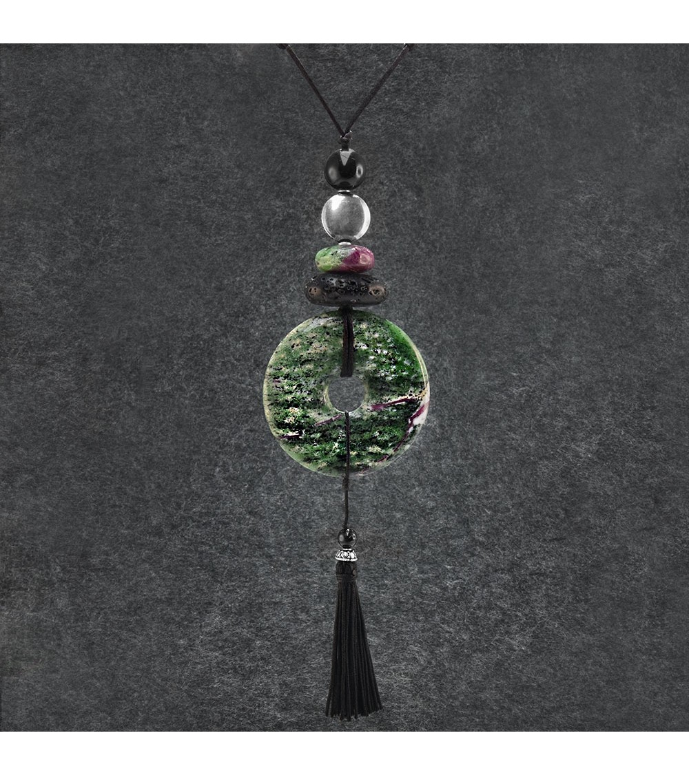 Pendentif comprenant un donut de rubis zoïsite de 50mm, lave, argent 925 et pompon