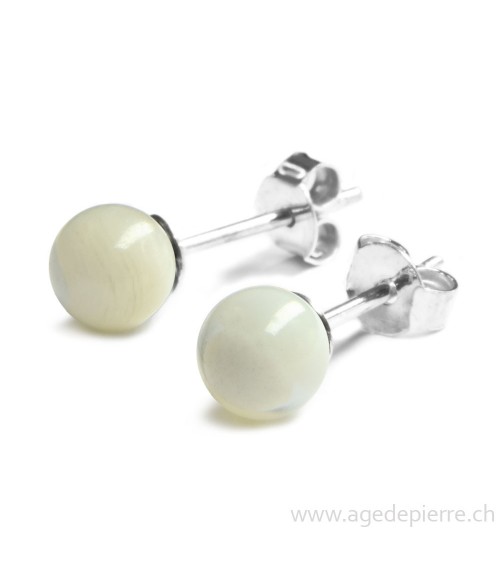 Boucles clous en nacre
