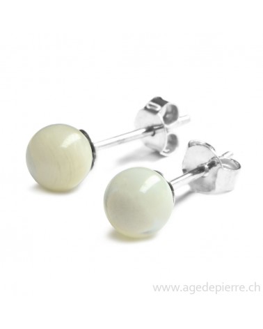 Boucles clous en nacre