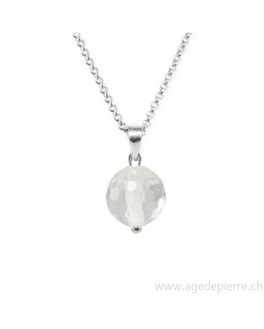 Pendentif sphère facettée en cristal de roche avec chaîne en argent 925