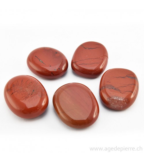 Galet plat de jaspe rouge