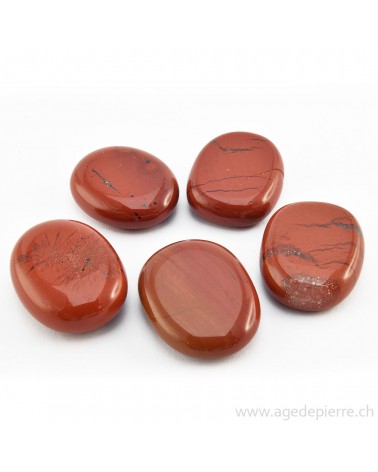 Galet plat de jaspe rouge