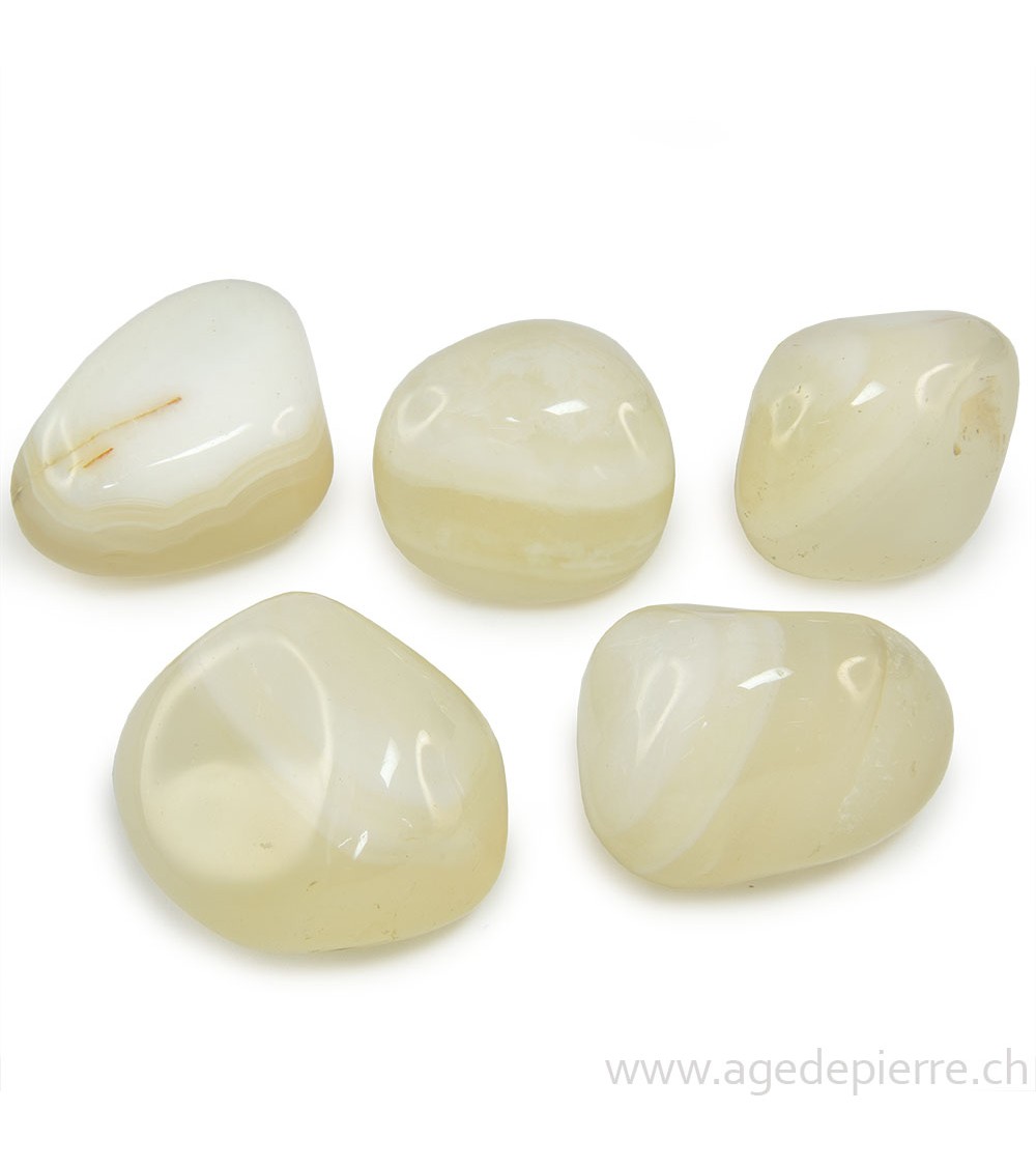 Agate blanche galet rond l'Âge de pierre Vevey