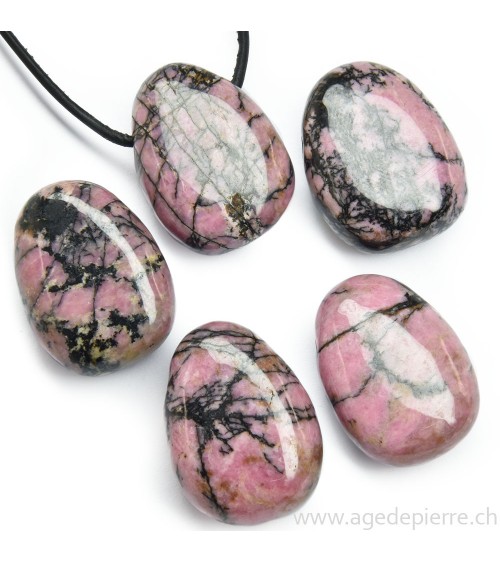 Rhodonite pendentif pierre percée l'Âge de pierre Vevey