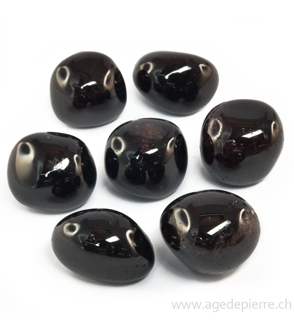 Galet de grenat almandin