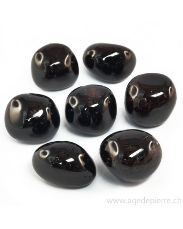 Galet de grenat almandin