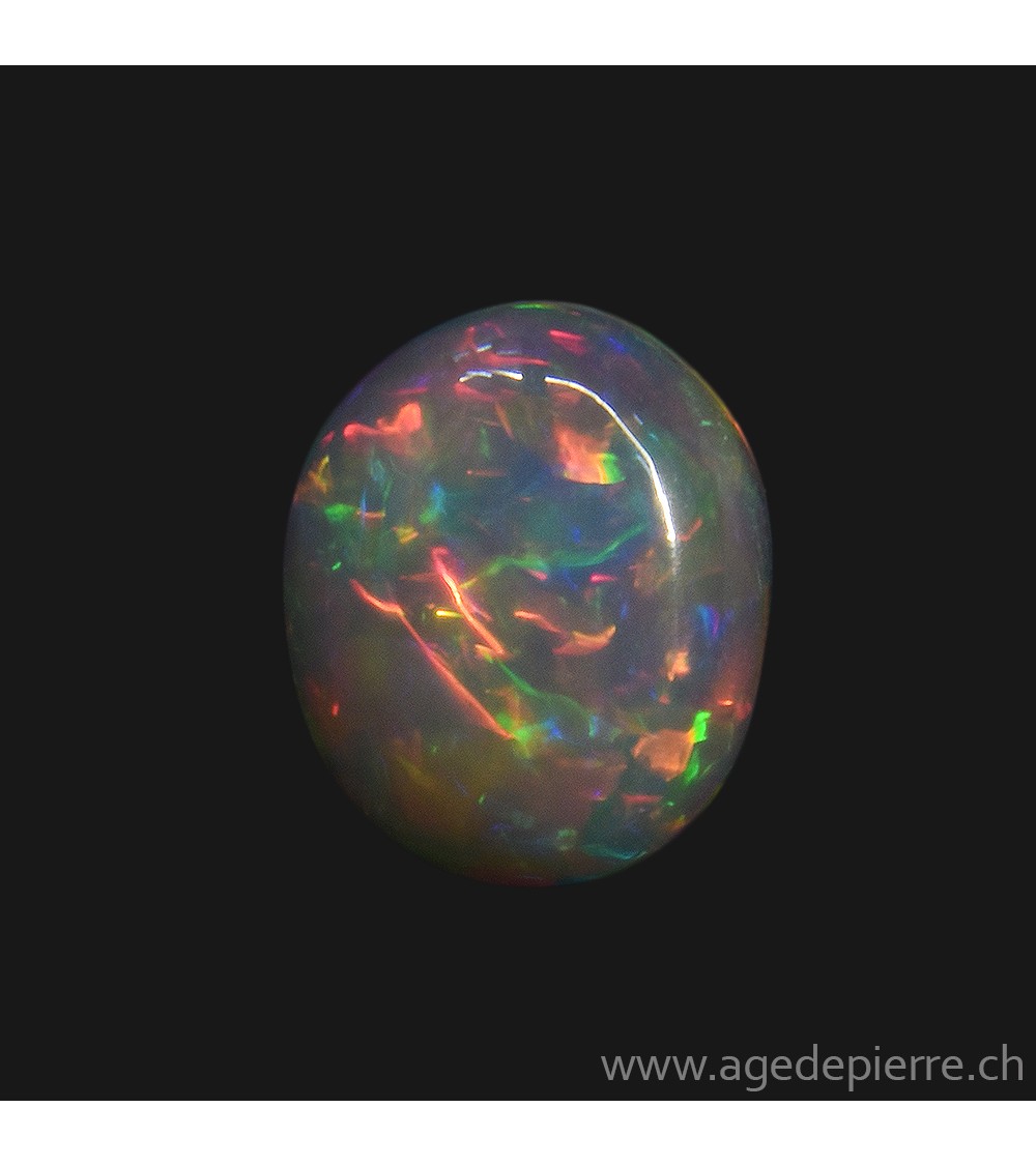 Opale welo, Ethiopie. Dimensions: 9,95 / 8,23 / 3,53mm