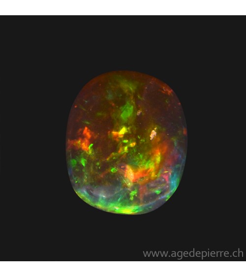 Opale welo, Ethiopie. Dimensions: 8,48 / 8,02 / 3,54 mm