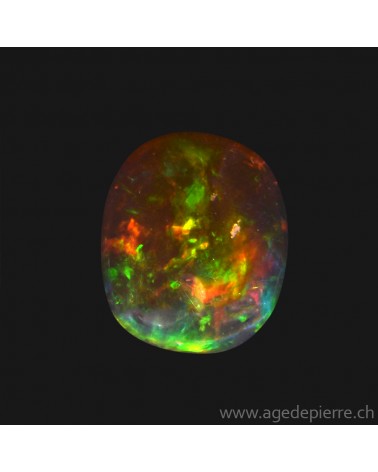 Opale welo, Ethiopie. Dimensions: 8,48 / 8,02 / 3,54 mm