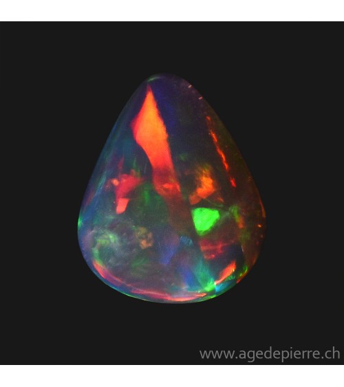 Opale welo, Ethiopie. Dimensions: 10,35 / 8,32 / 3,54 mm