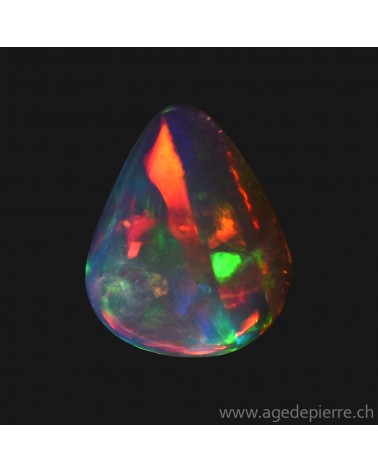 Opale welo, Ethiopie. Dimensions: 10,35 / 8,32 / 3,54 mm
