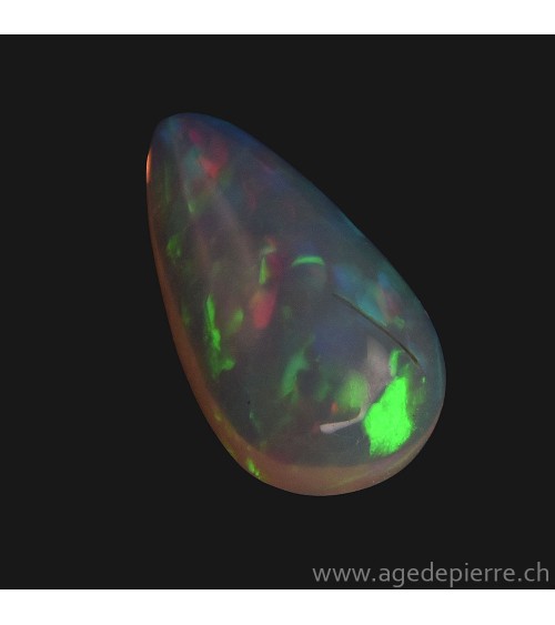 Opale welo, Ethiopie. Dimensions: 14,9/ 7,74/ 4,53 mm