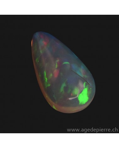 Opale welo, Ethiopie. Dimensions: 14,9/ 7,74/ 4,53 mm