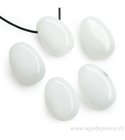 Opale blanche pendentif pierre percée