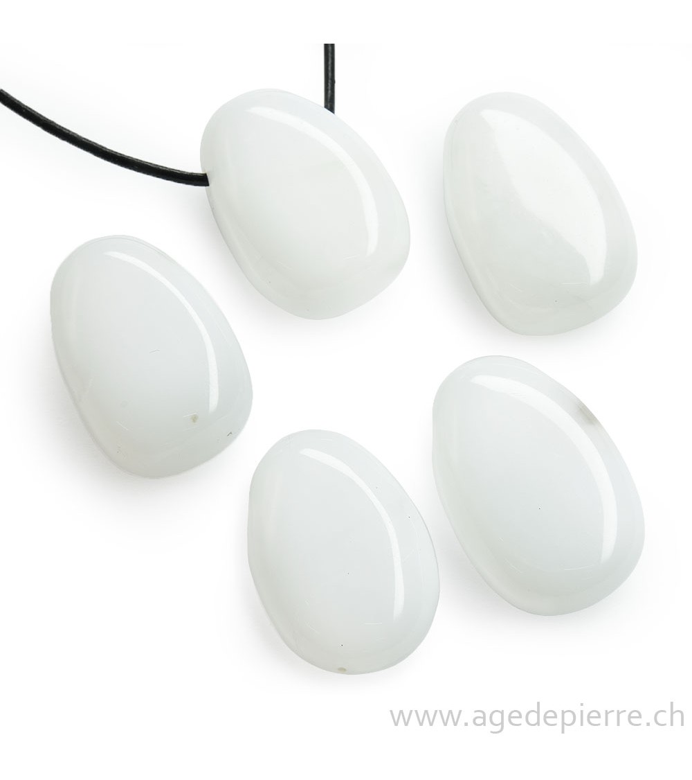 Opale blanche pendentif pierre percée