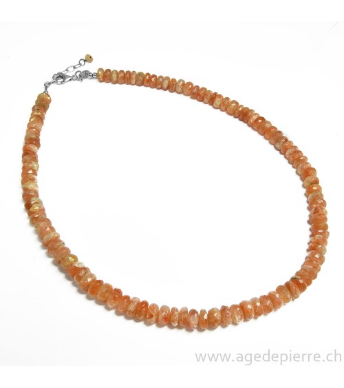 Collier avec pierre de soleil facettée  et argent