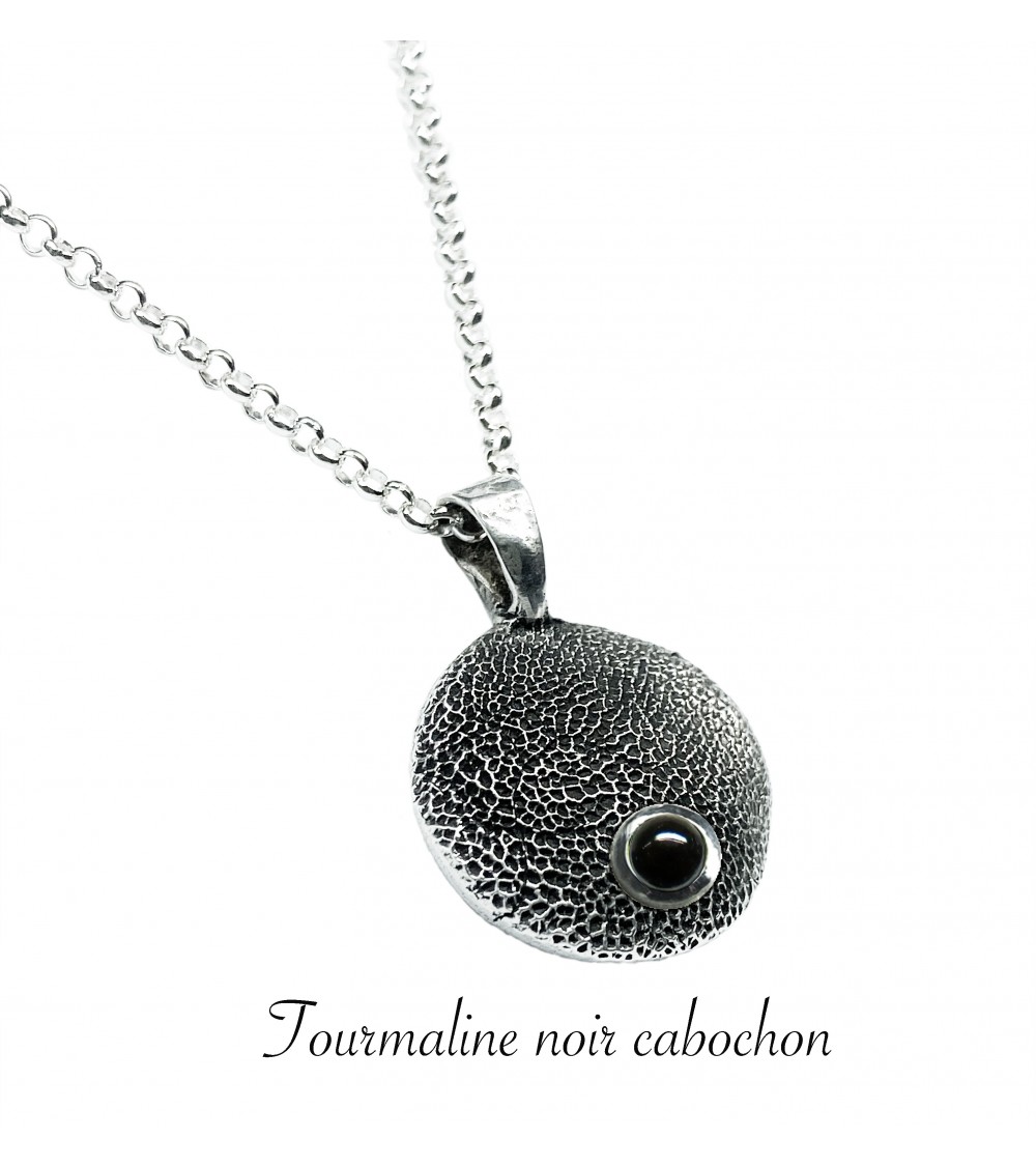 Tourmaline noir cabochon